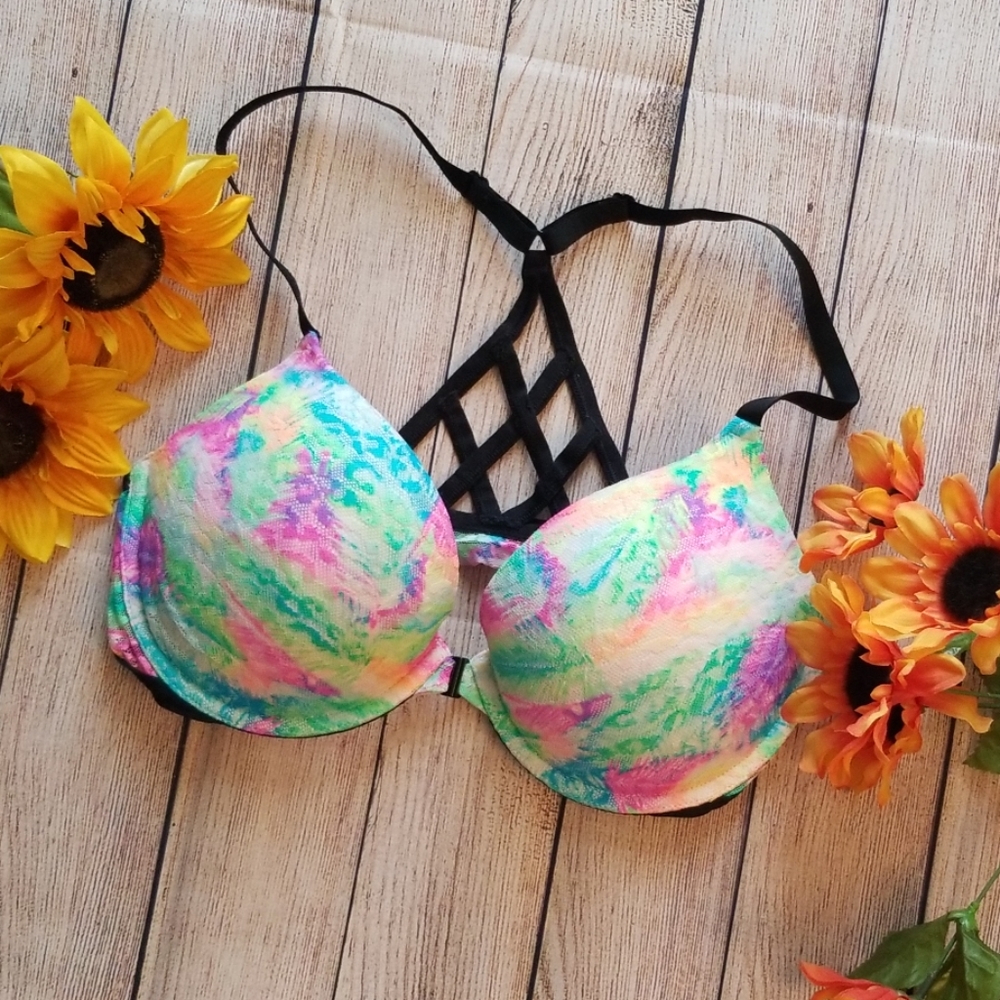36d pink bra. Front close. Lattice back.